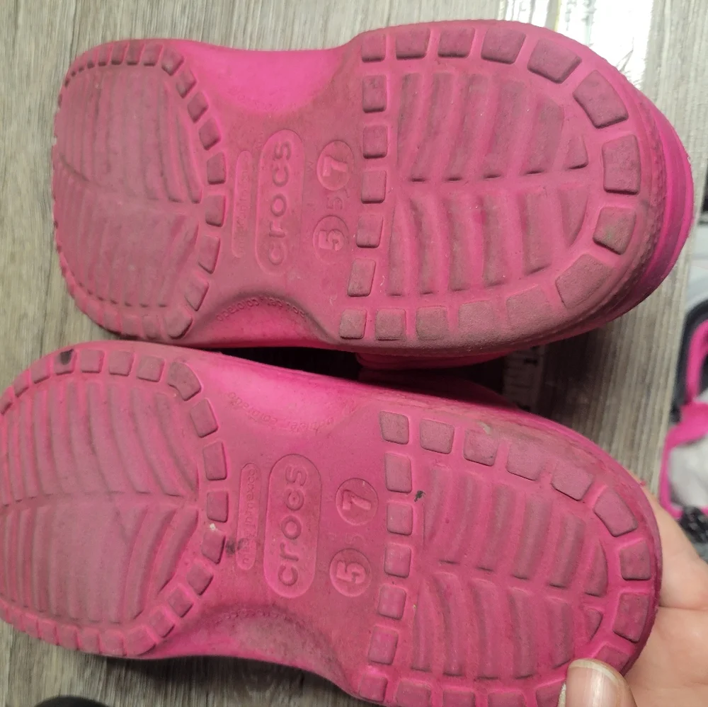 CROCS Pink Shoes Women's Size‎ 7 Mens Size 5